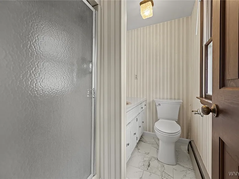80 Capen Blvd — Photo 22