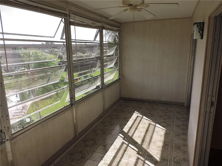 2901 Victoria Cir #H4 — Photo 5