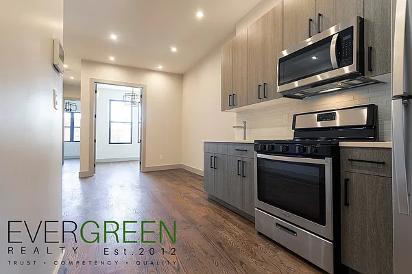 Rented by Evergreen Apartments BK | media 20