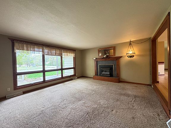 5th image of 7985 Rainbow Rd