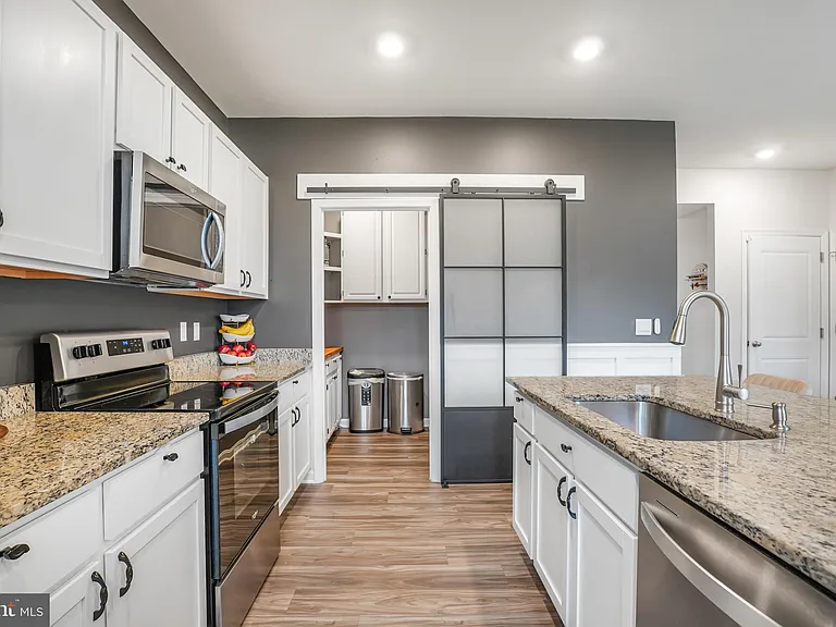115 Bell Tower Ln — Photo 16