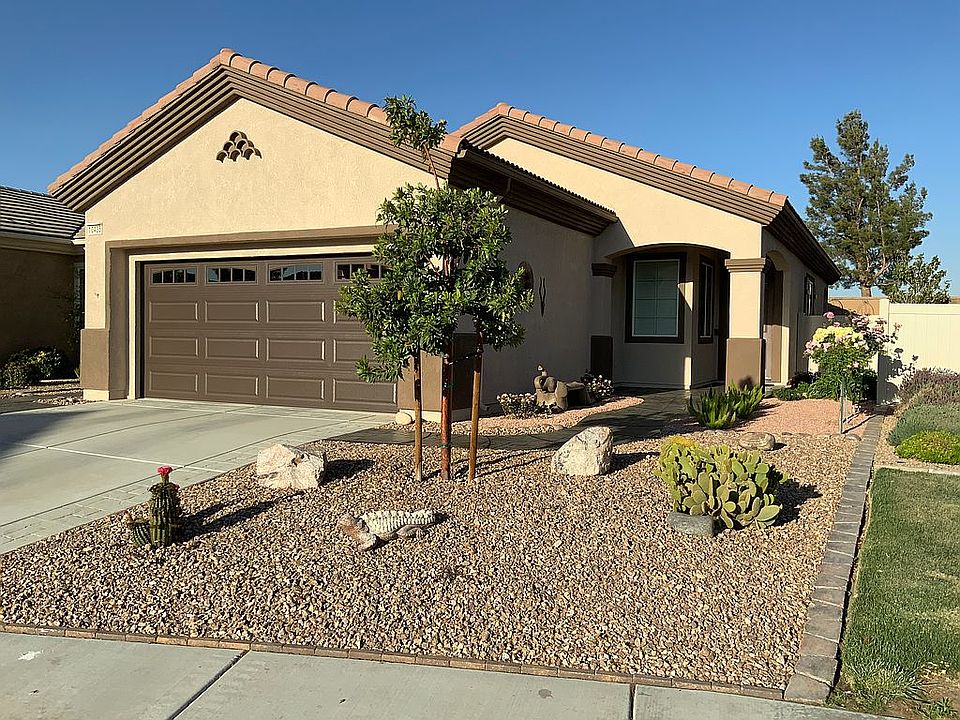 New paint & garage door 2021