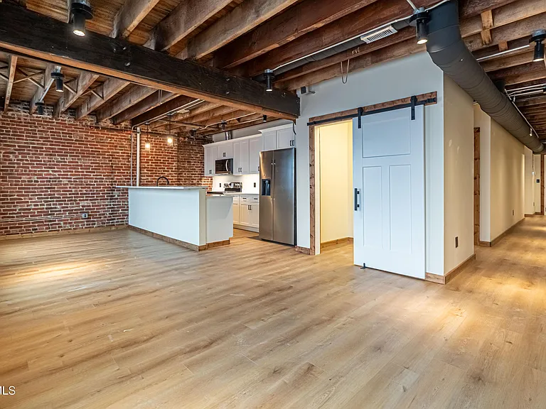 453 E Main St #400 — Photo 13