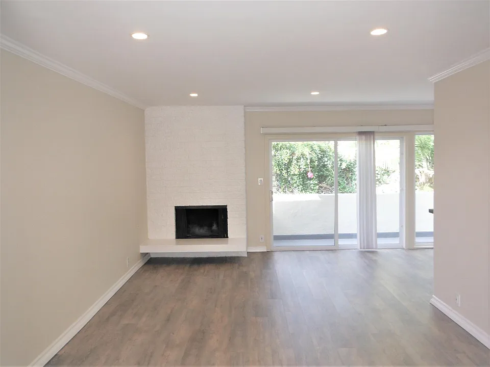 3615 Greenfield Ave #4