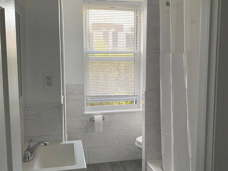 221 Poplar St #C — Photo 8