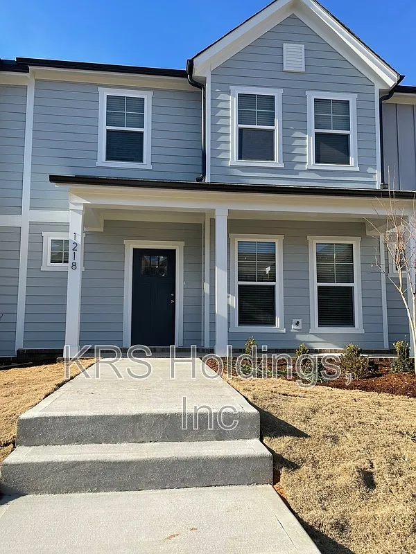 3 bed, 2.5 bath, 1968 sqft, $2,100 — Photo 1