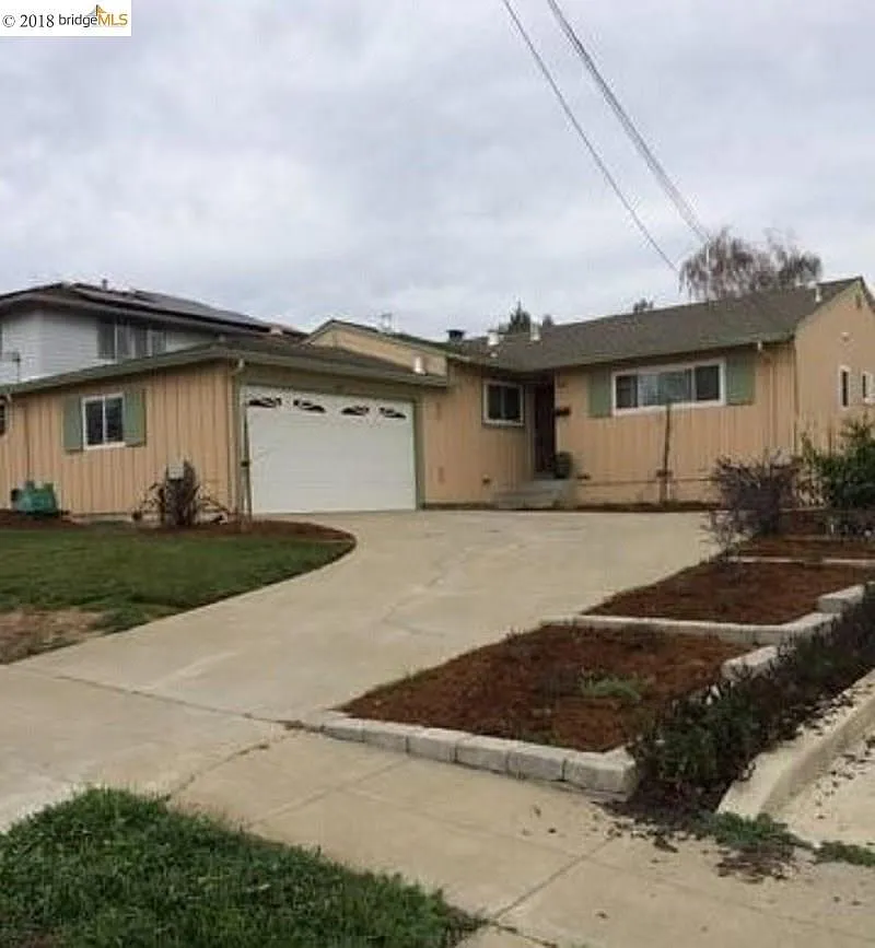 378 Martin Ave photo 1