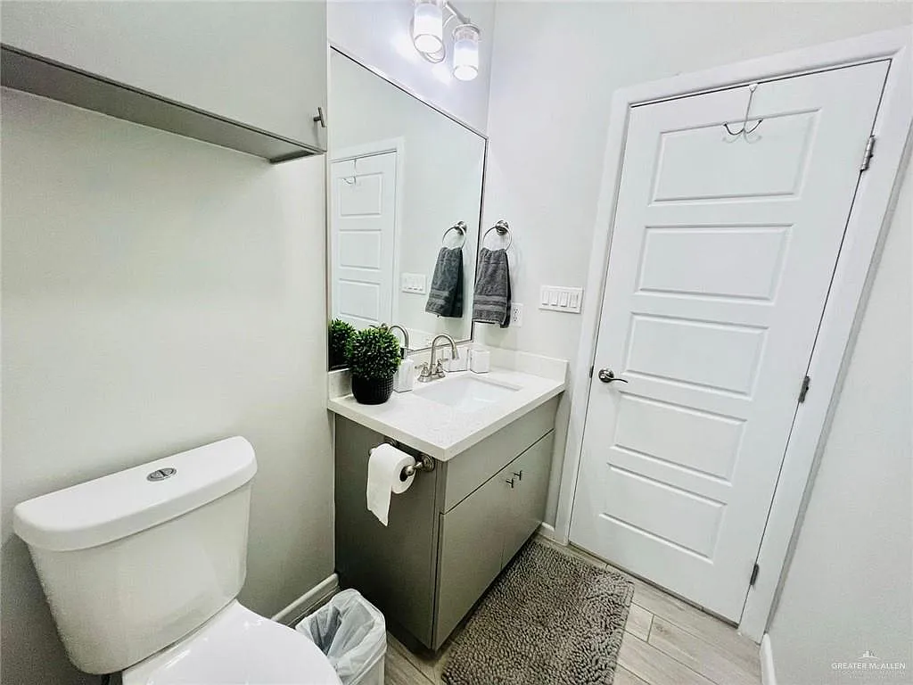 2 bed, 2.0 bath, 954 sqft, $1,300 — Photo 4