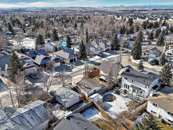 7 N Sunset Cres, Okotoks, AB T1S 1M6