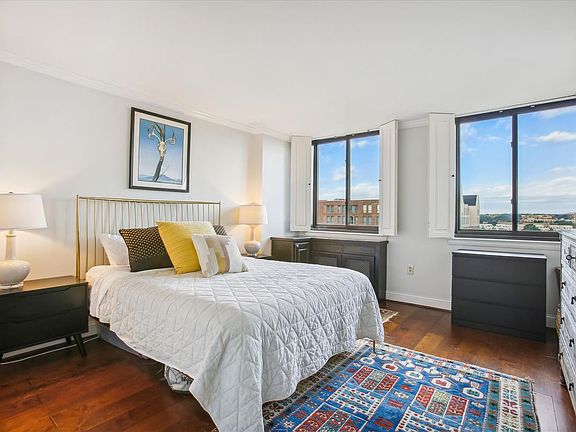 4th image of 801 N Pitt St APT 1009
