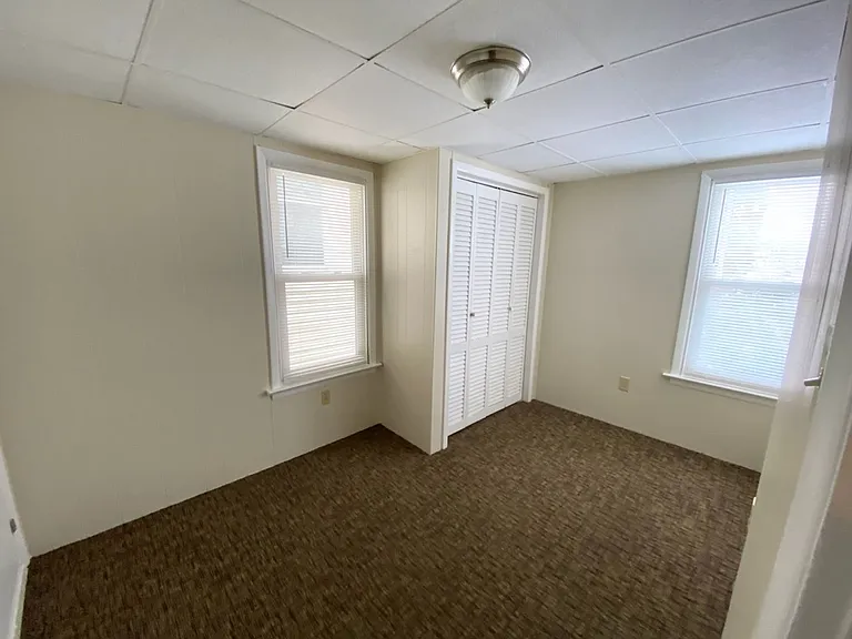 912 Salem Ave — Photo 11