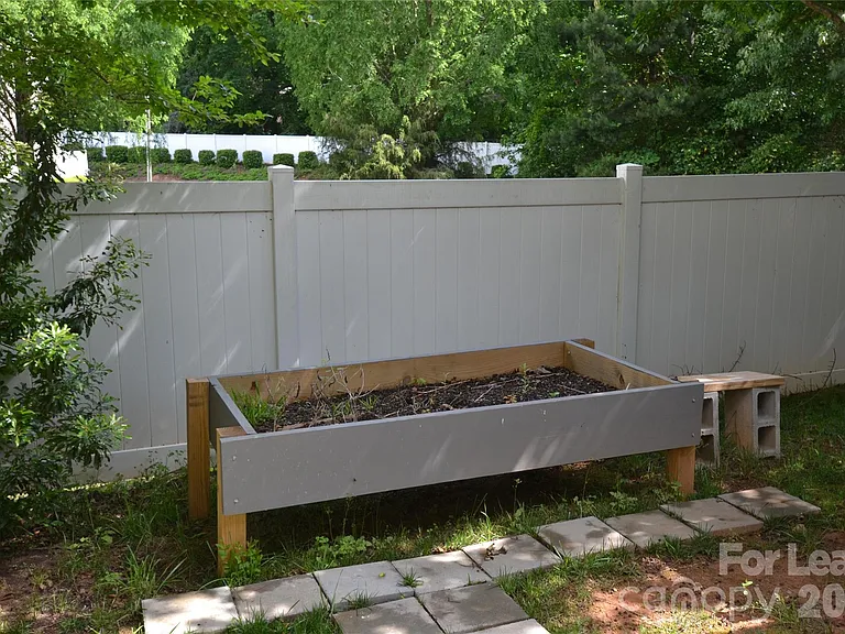 843 Plaza Walk Dr — Photo 30