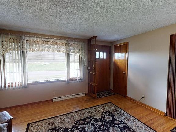 5th image of 83 Nandale Dr
