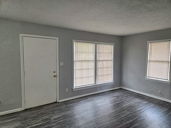 3rd image of 3256 SW 51st St
