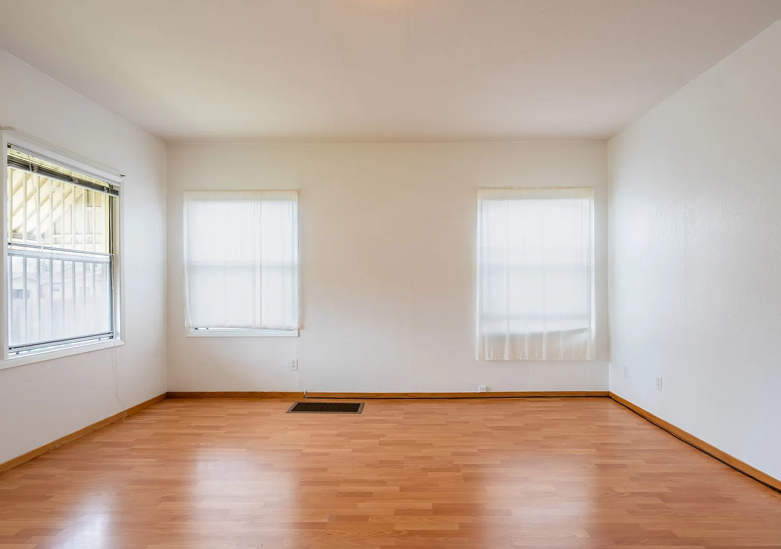 2683 Grande Vista Avenue — Photo 4