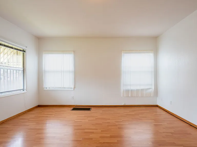 2683 Grande Vista Avenue — Photo 2