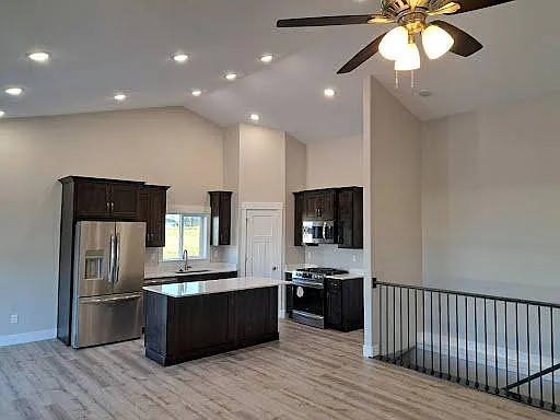 348 S 2300 W — Photo 2