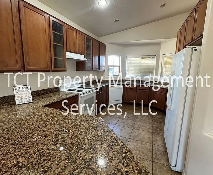 12128 W Tara Ln — Photo 4