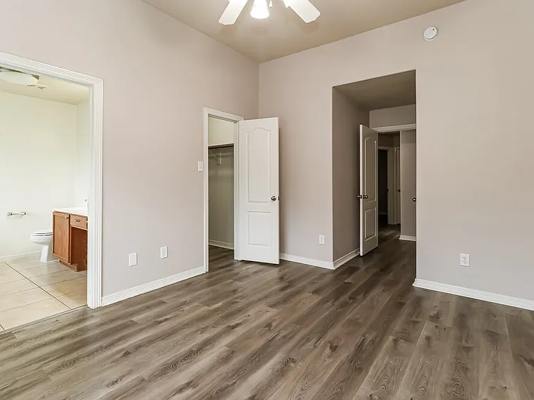 969 Oak Lynn Dr — Photo 10