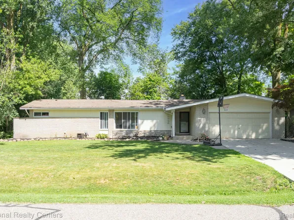 32484 Chesterbrook St, Farmington Hills, MI 48334