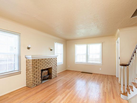 4th image of 810 N 32nd St