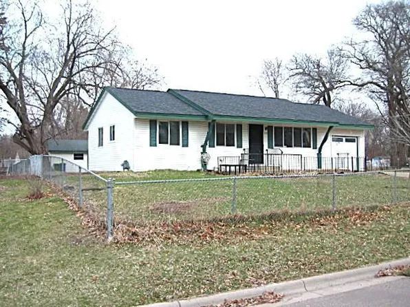 248 Galaxy Dr, Circle Pines, MN 55014