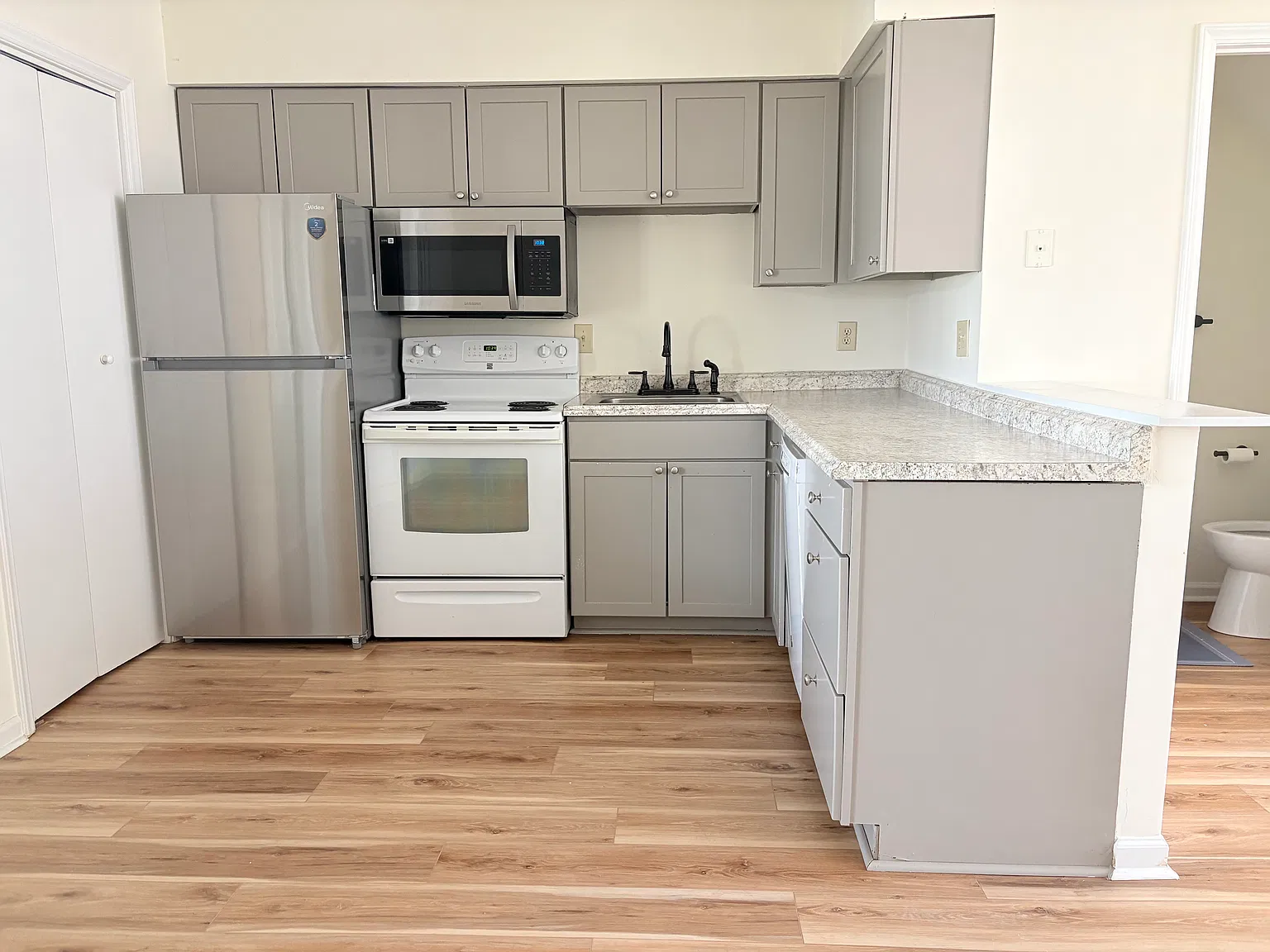 2 bed, 2.5 bath, 1025 sqft, $1,600 — Photo 4