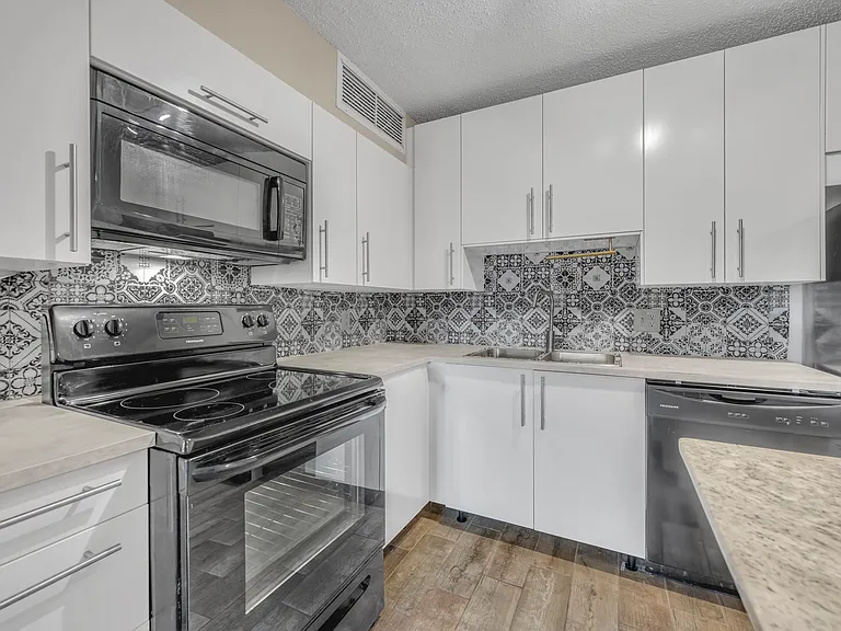 364 Northpointe Ct #206 — Photo 5