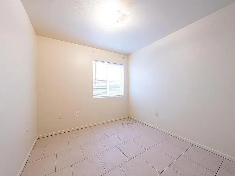 5231 Huntington Dr N #3 — Photo 10