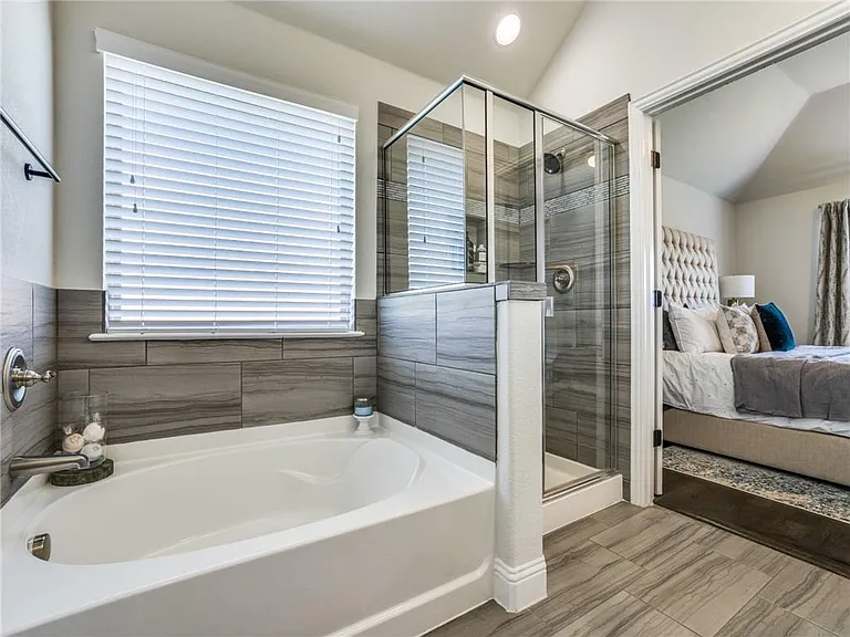 5517 Holloway Hl — Photo 13