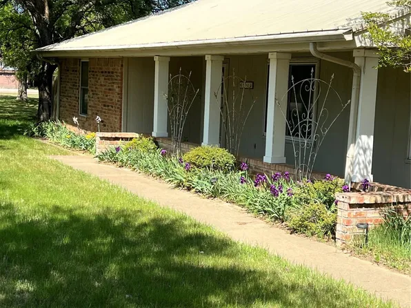 310 Valley Trail Dr, Weatherford, TX 76087