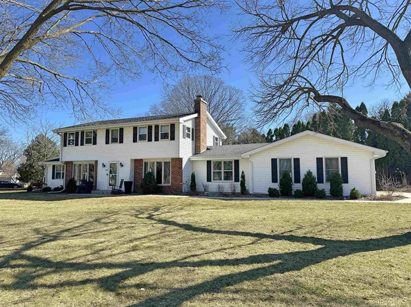 106 Apache Dr, Janesville, WI 53545