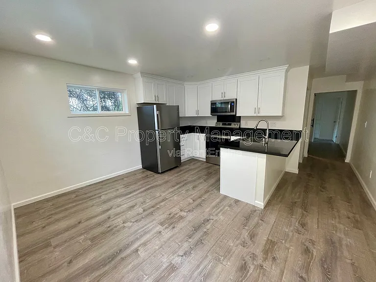 599 Irving Ave #4 — Photo 8
