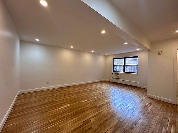 5th image of 149-45 Northern Blvd #5M