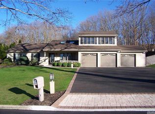 35 Sabre Dr, Selden, NY 11784