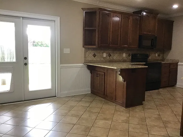 312 Loneoak Trl — Photo 8