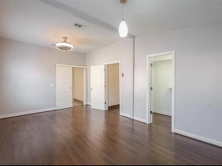 511 Bishop St — Photo 15