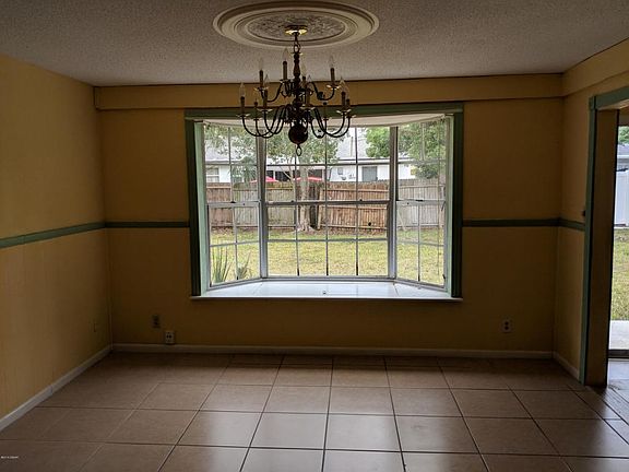 5th image of 1420 Golfview Dr