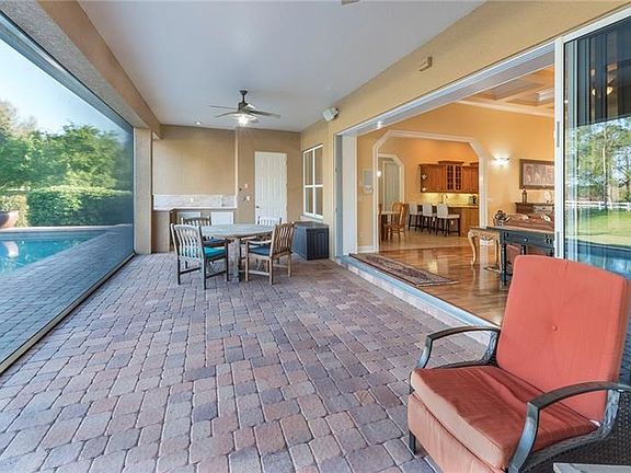 Retractable screen that is easily raised with a remote