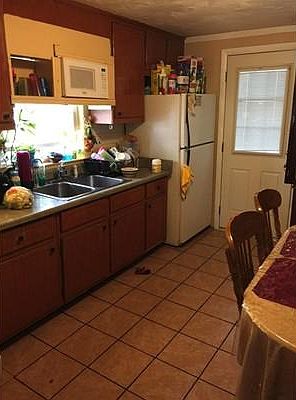 3rd image of 52 Fawndale Rd