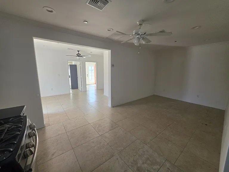 1038 Raymond Ave — Photo 15