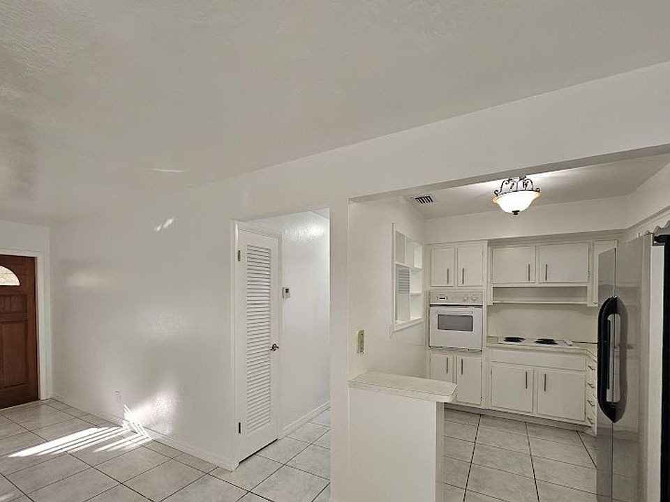 1st image of 2617 Lincoln St APT 2