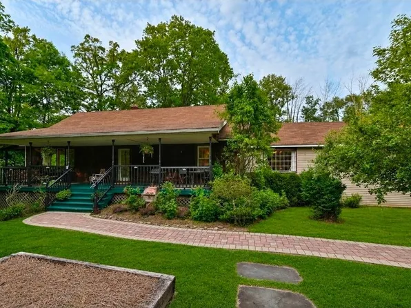 188 Olde Schoolhouse Rd, Cresco, PA 18326