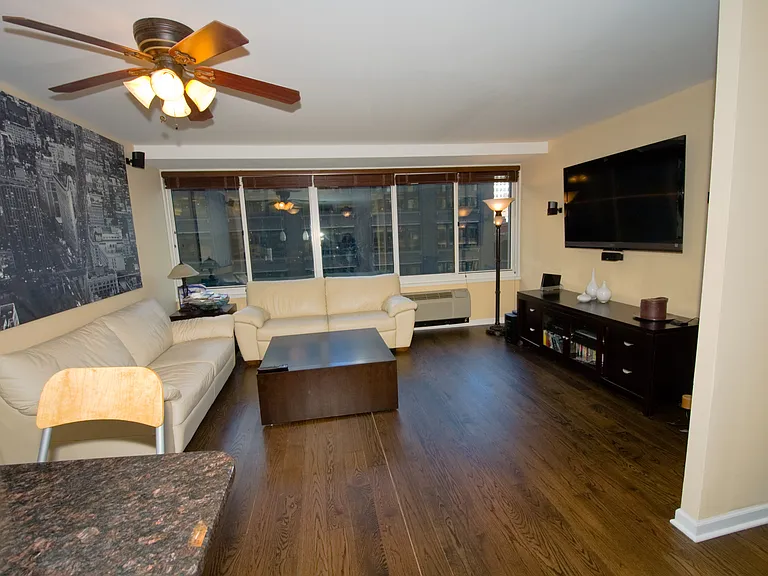 211 E Ohio St #701 — Photo 3