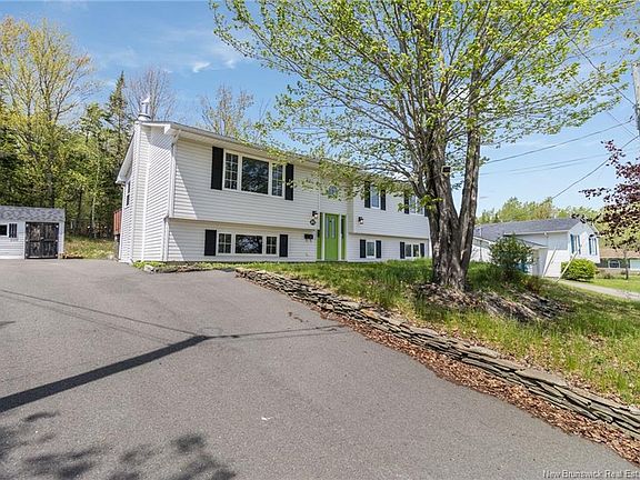 4th image of 167 Mason Ave