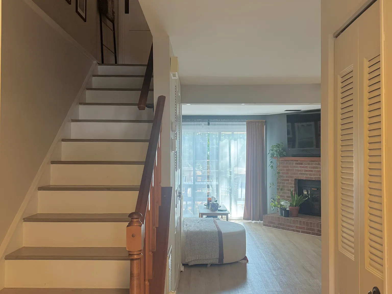 2 bed, 1.5 bath, 970 sqft, $1,800 — Photo 2