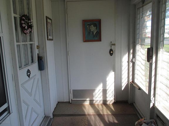 3rd image of 549B Sheffield Ct #100B