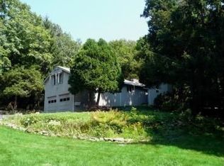 90 Flat Meadow Rd, Guilford, CT 06437