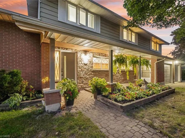 19 Christine Cres, Kitchener, ON N2B 2M2