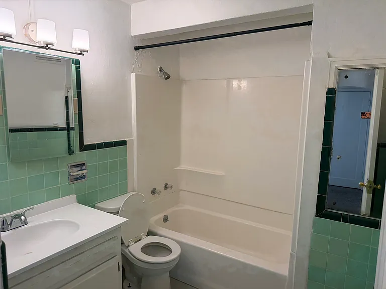1111 Strand Pl #C — Photo 9